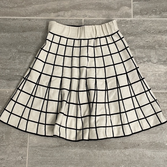 Anthropologie Sunday in Brooklyn Reversible  Black/White Skirt, Small - Picture 4 of 7